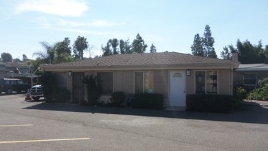 467-475 N Melrose Dr in Vista, CA - Building Photo - Building Photo