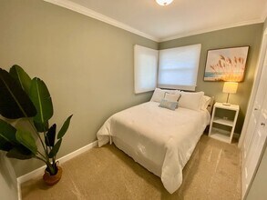 1304 N Broadway Ave in Urbana, IL - Building Photo - Building Photo