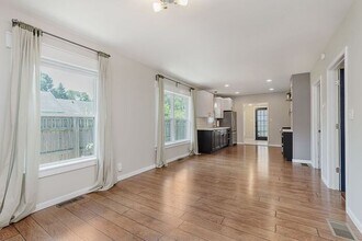6194 Evanston Ave in Indianapolis, IN - Foto de edificio - Building Photo