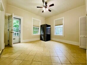 16 Montvale Ave, Unit 2 in Stoneham, MA - Building Photo - Building Photo