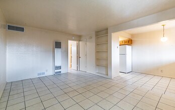 206 Princeton Dr SE in Albuquerque, NM - Building Photo - Building Photo