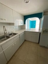 10090 NW 80th Ct in Hialeah Gardens, FL - Building Photo - Building Photo