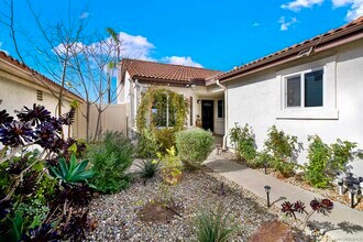 15852 Caminito Cercado in San Diego, CA - Foto de edificio - Building Photo