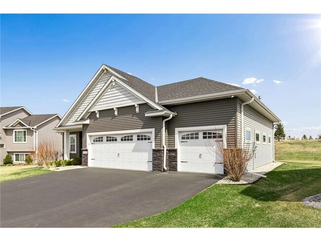 16122 Estate Ln in Lakeville, MN - Building Photo - Building Photo