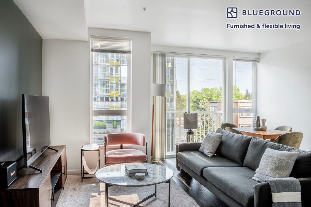 12288 NE 12th Ln in Bellevue, WA - Foto de edificio