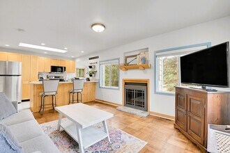 28179 Douglas Park Rd in Evergreen, CO - Foto de edificio - Building Photo