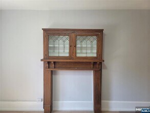 27 Russell Ave, Unit 1 in Edgewater, NJ - Building Photo - Building Photo