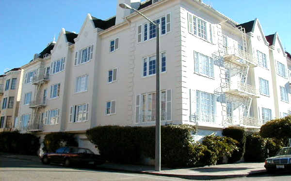 Marina Pierce Apartments in San Francisco, CA - Building Photo - Building Photo