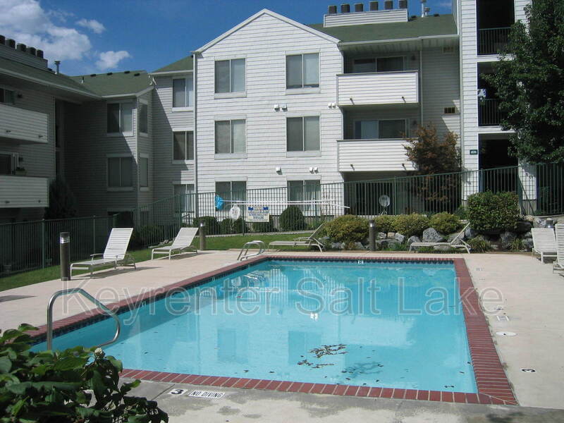 525 S 900 E in Salt Lake City, UT - Building Photo