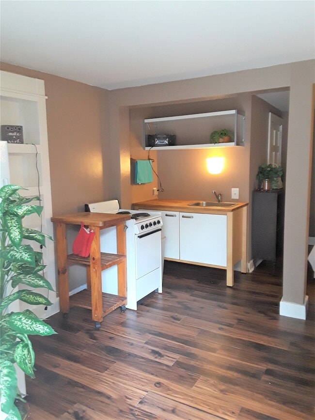 property at 1030 W Melwood St