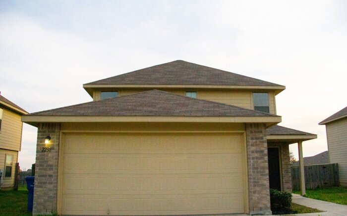 2238 Fishing Tr in San Antonio, TX - Building Photo