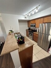 219 NW 12th Ave, Unit 705 in Miami, FL - Foto de edificio - Building Photo