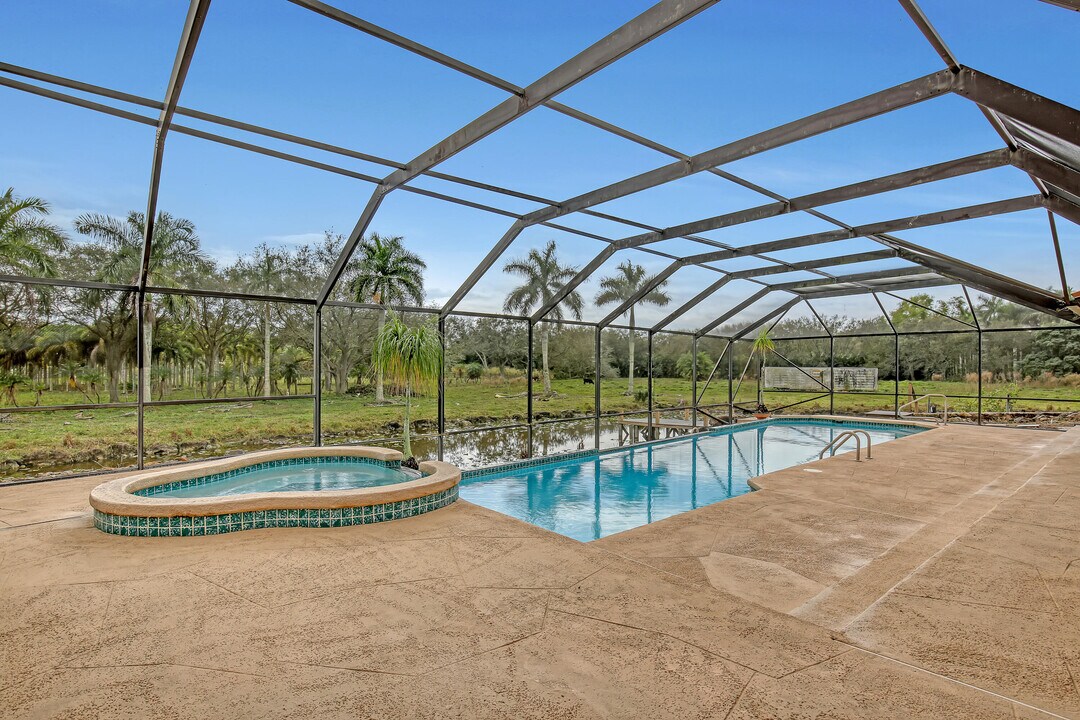 16494 Deer Path Ln in Wellington, FL - Building Photo