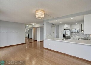 11930 N Bayshore Dr in North Miami, FL - Building Photo - Building Photo