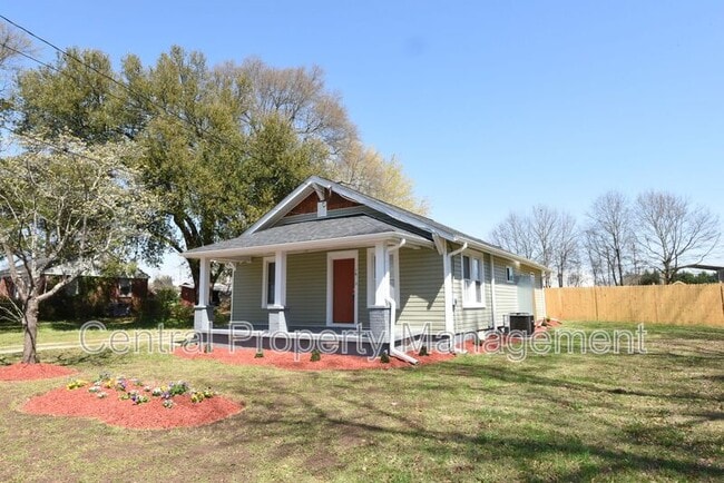 16 Bradley St in Greenville, SC - Building Photo - Building Photo