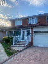 34 Clovercrest Rd in Toronto, ON - Building Photo