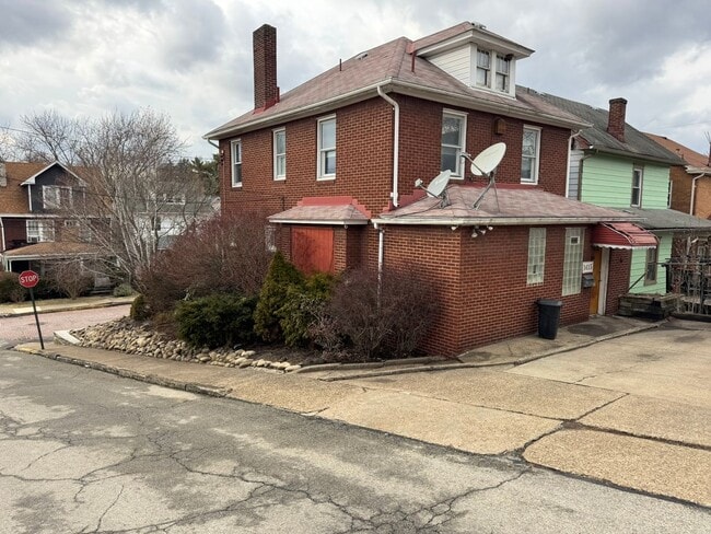 1415 Freemont St in McKeesport, PA - Building Photo - Building Photo