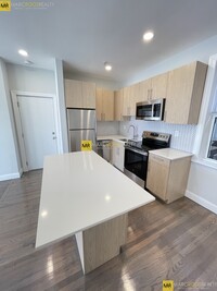 131 Park Dr, Unit 1 in Boston, MA - Building Photo - Building Photo