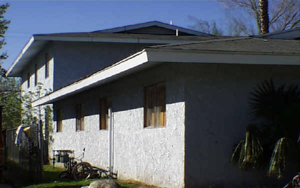 243 E 10th St in San Bernardino, CA - Foto de edificio - Building Photo