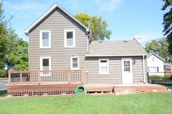 401 E 1st St in Waconia, MN - Building Photo - Building Photo