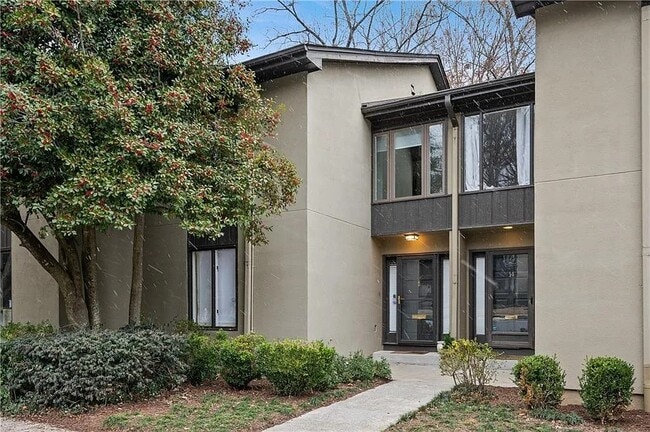property at 16 Ivy Ridge NE