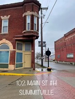 102 N Main St