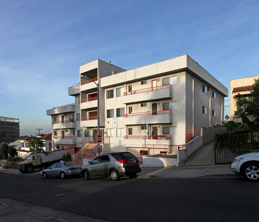 949 White Knoll Dr in Los Angeles, CA - Foto de edificio