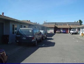 207 Hathaway Ct in Hayward, CA - Foto de edificio - Building Photo