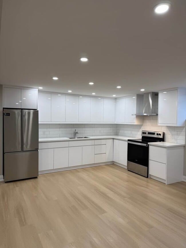 property at 1418 Broderick St