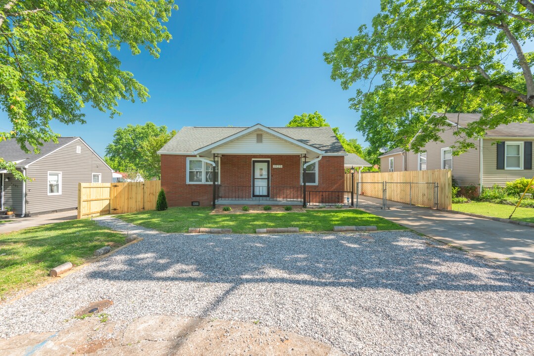 1925 Trotter Ave in Knoxville, TN - Building Photo