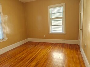 33 Hawthorne St, Unit 33 Hawthorne Street in Somerville, MA - Foto de edificio - Building Photo