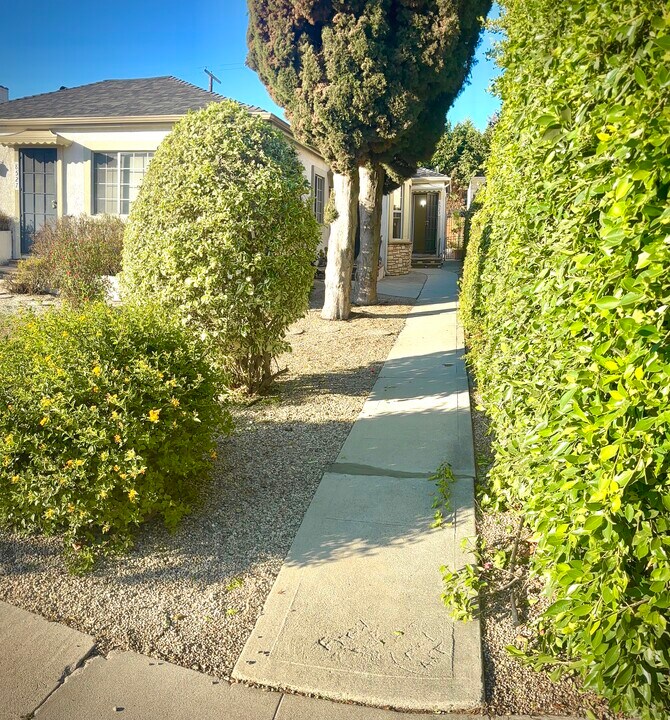8523 Pickford St, Unit Beverlywood Triplex in Los Angeles, CA - Building Photo