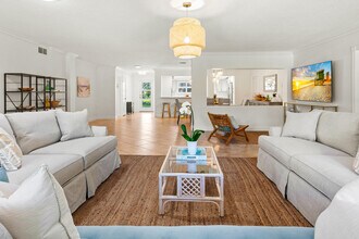 602 N Atlantic Dr in Lantana, FL - Building Photo - Building Photo