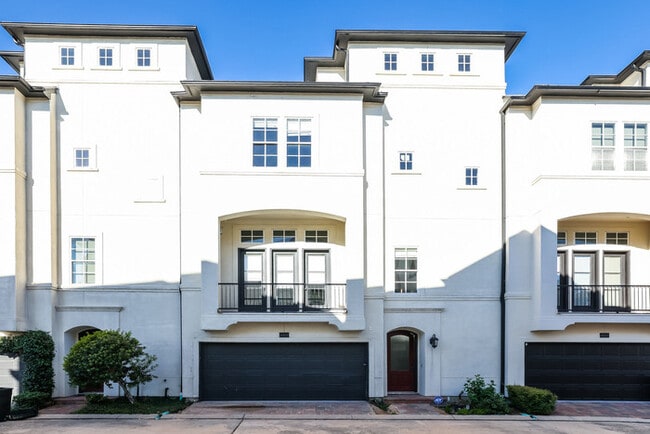 property at 2207 Hilshire Glen Ct