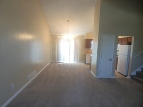 10412 Tara Blvd in Jonesboro, GA - Foto de edificio - Building Photo