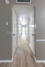 4594 W Kiest Blvd in Dallas, TX - Building Photo - Building Photo