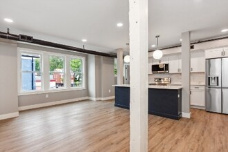 6011 Madison Rd, Unit 2 in Cincinnati, OH - Foto de edificio - Building Photo