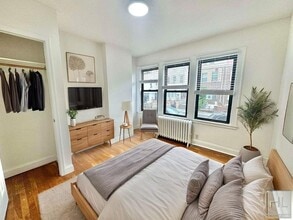 32 STREET, Unit 1 in Queens, NY - Building Photo - Building Photo