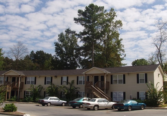 Excalibur Village Apartments in Dalton, GA - Foto de edificio - Building Photo