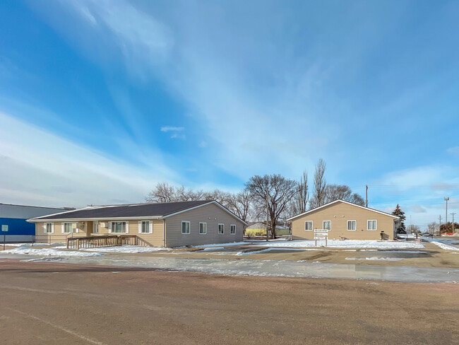 113 Pine St, Unit #8 in Kimball, SD - Foto de edificio - Building Photo