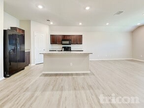 125 Moonrise Dr, Unit 118 in San Marcos, TX - Building Photo - Building Photo