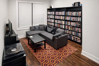 2957 N Milwaukee Ave in Chicago, IL - Building Photo - Building Photo