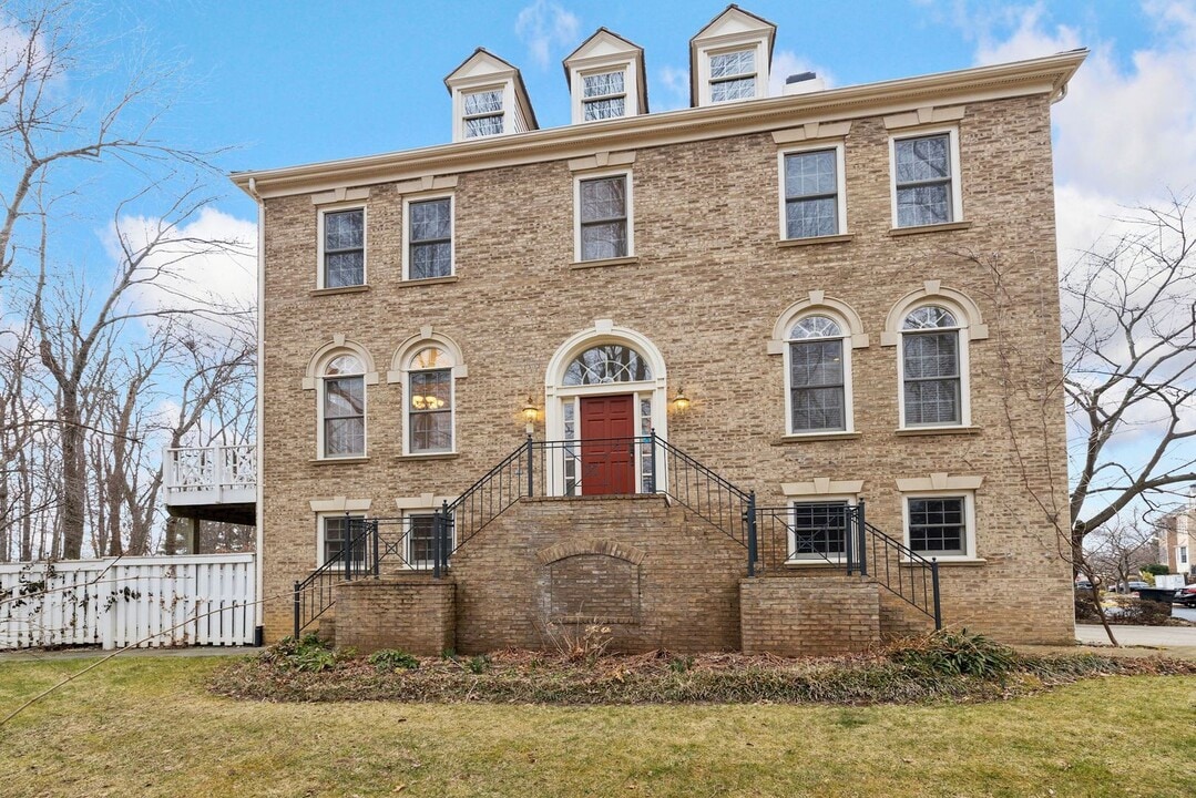2171 Wolftrap Ct in Vienna, VA - Building Photo