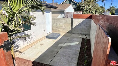 5527 W 83rd St in Los Angeles, CA - Building Photo - Building Photo