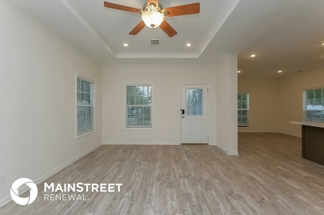 1349 Preston St S in St. Petersburg, FL - Foto de edificio - Building Photo
