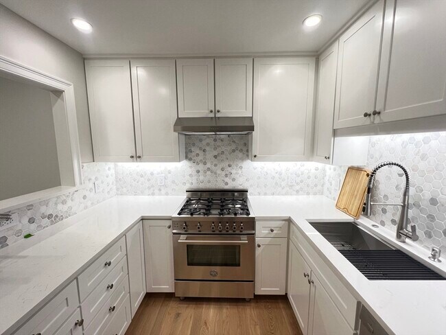 318 Rindge Ave in Cambridge, MA - Building Photo - Building Photo