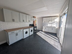 25 Noyes Ave, Unit 2 in Pawcatuck, CT - Building Photo - Building Photo