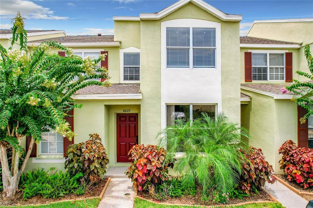 6021 Osprey Lake Cir in Riverview, FL - Building Photo