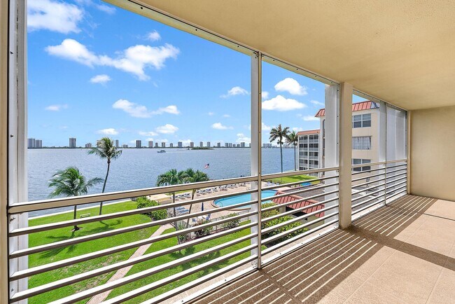 property at 105 Paradise Harbour Blvd