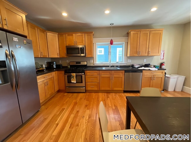 46 Stanley Ave, Unit 2 in Medford, MA - Building Photo - Building Photo